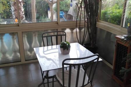 Chez Muriel Et Yves 라론드레모레 외부 사진